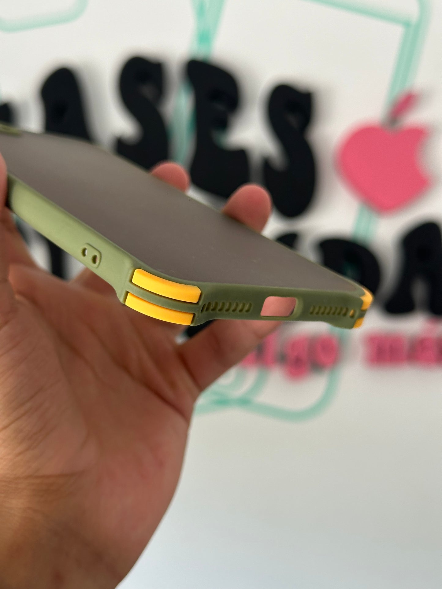 Case con bordes reforzados, verde con amarillo