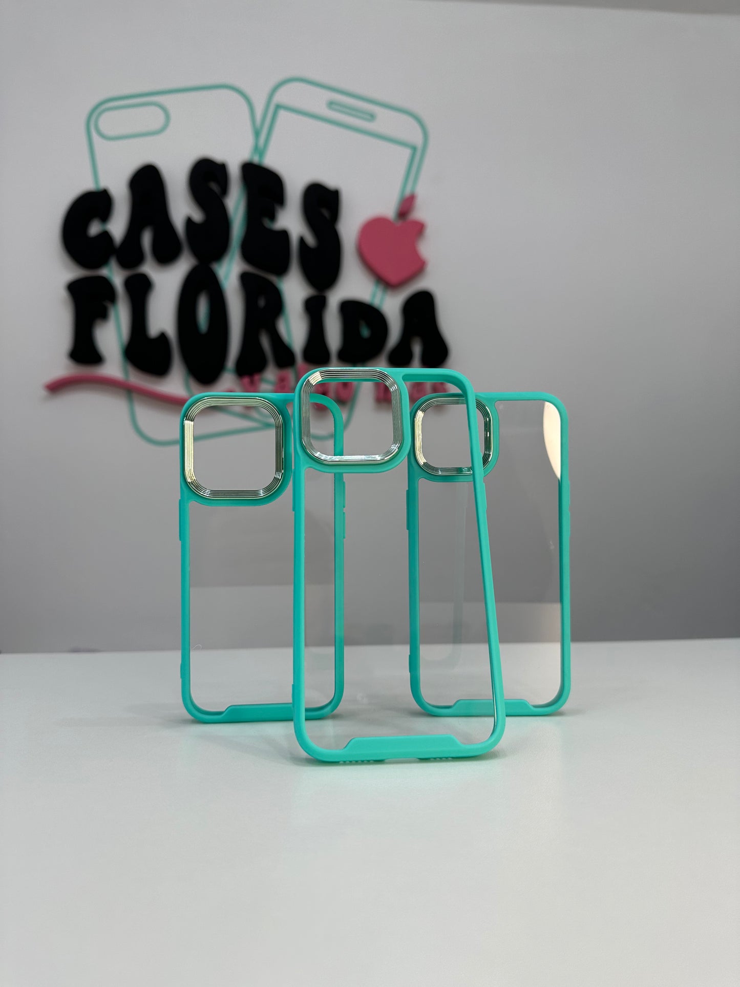 Cases transparentes con bordes de color verde