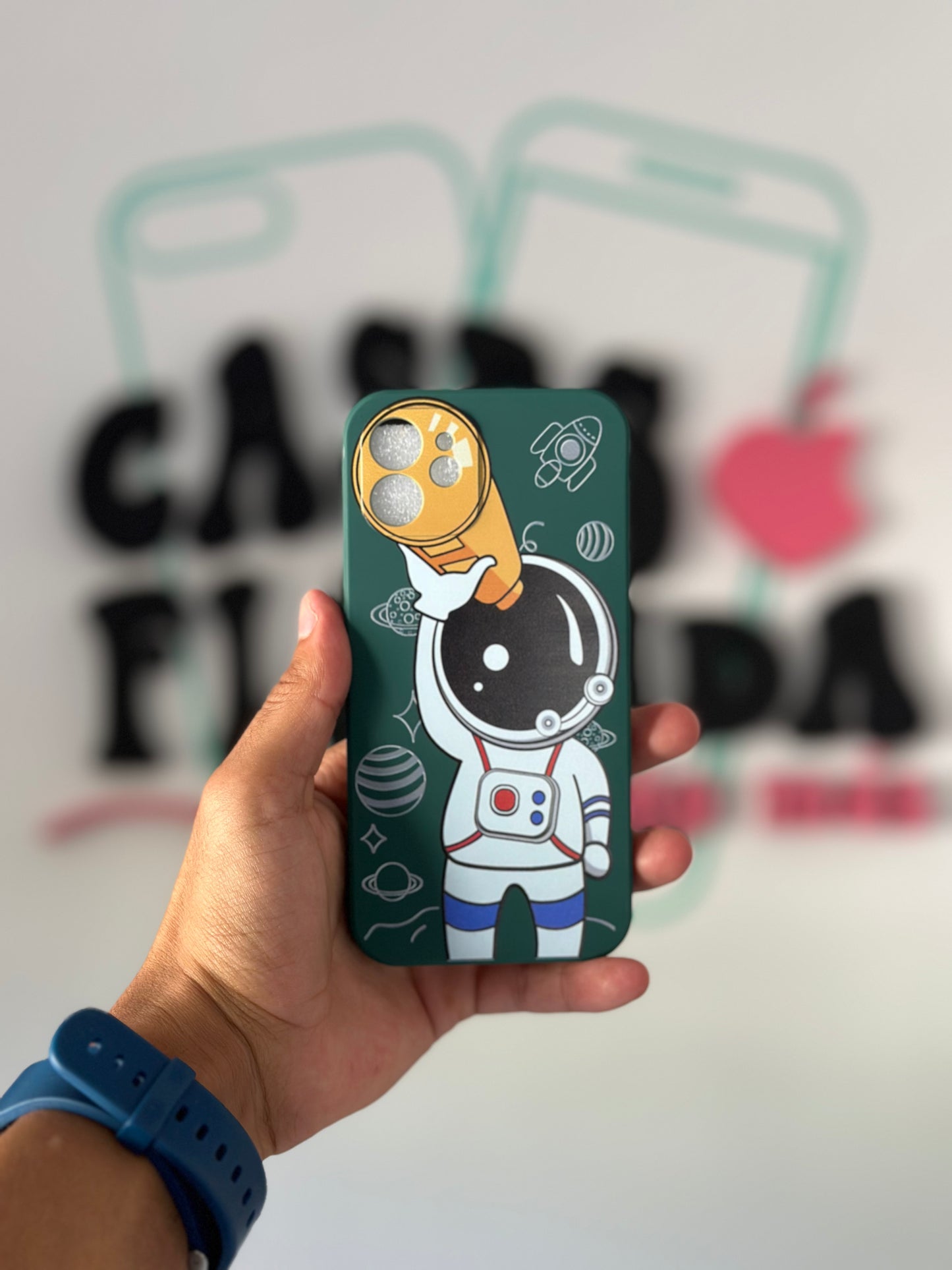 Case astronauta verde